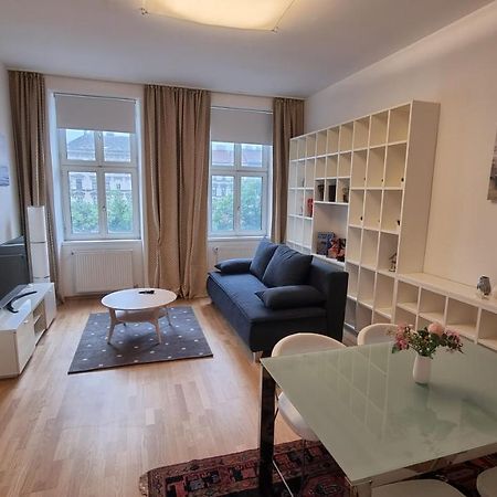 Sunny Apartment Next To Metro 1Br Виена Екстериор снимка