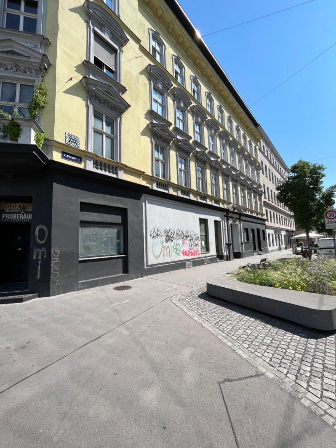 Sunny Apartment Next To Metro 1Br Виена Екстериор снимка