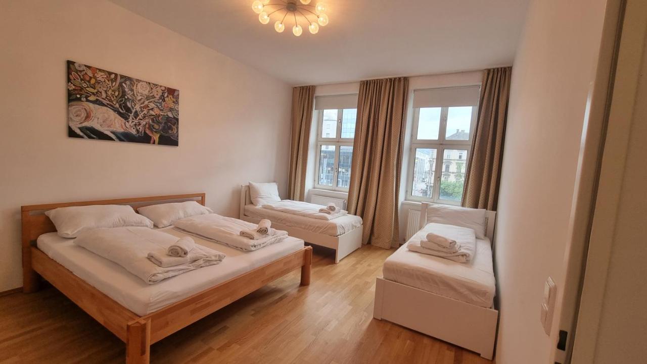 Sunny Apartment Next To Metro 1Br Виена Екстериор снимка