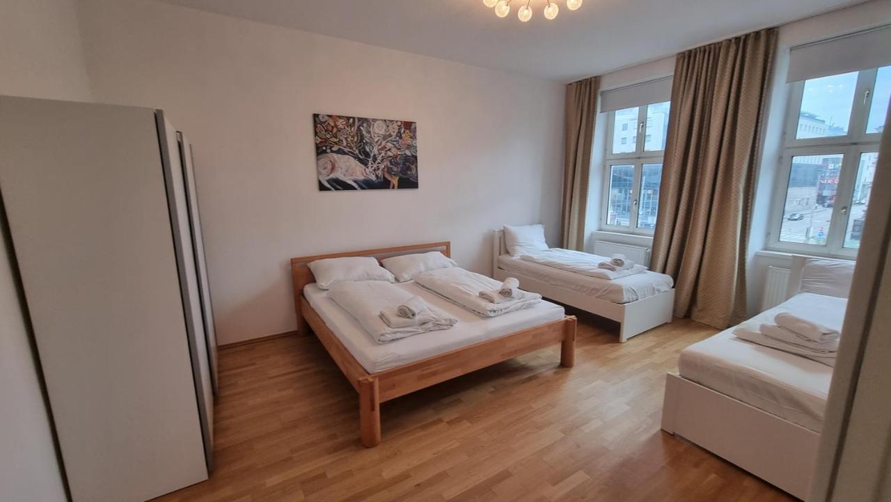 Sunny Apartment Next To Metro 1Br Виена Екстериор снимка