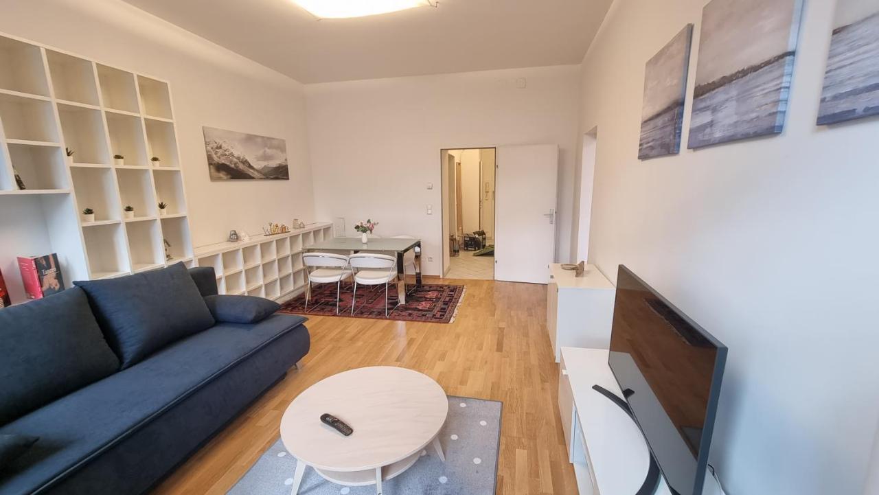 Sunny Apartment Next To Metro 1Br Виена Екстериор снимка