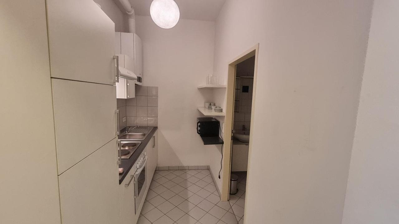 Sunny Apartment Next To Metro 1Br Виена Екстериор снимка