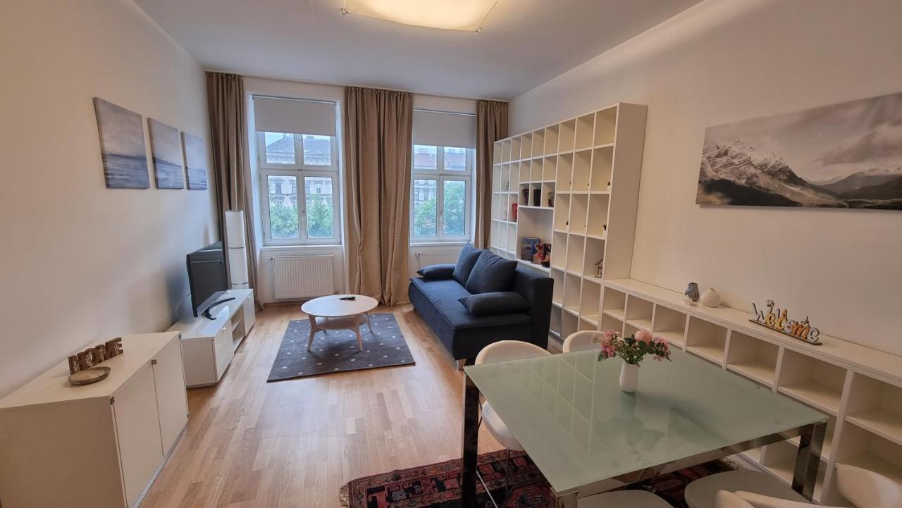 Sunny Apartment Next To Metro 1Br Виена Екстериор снимка