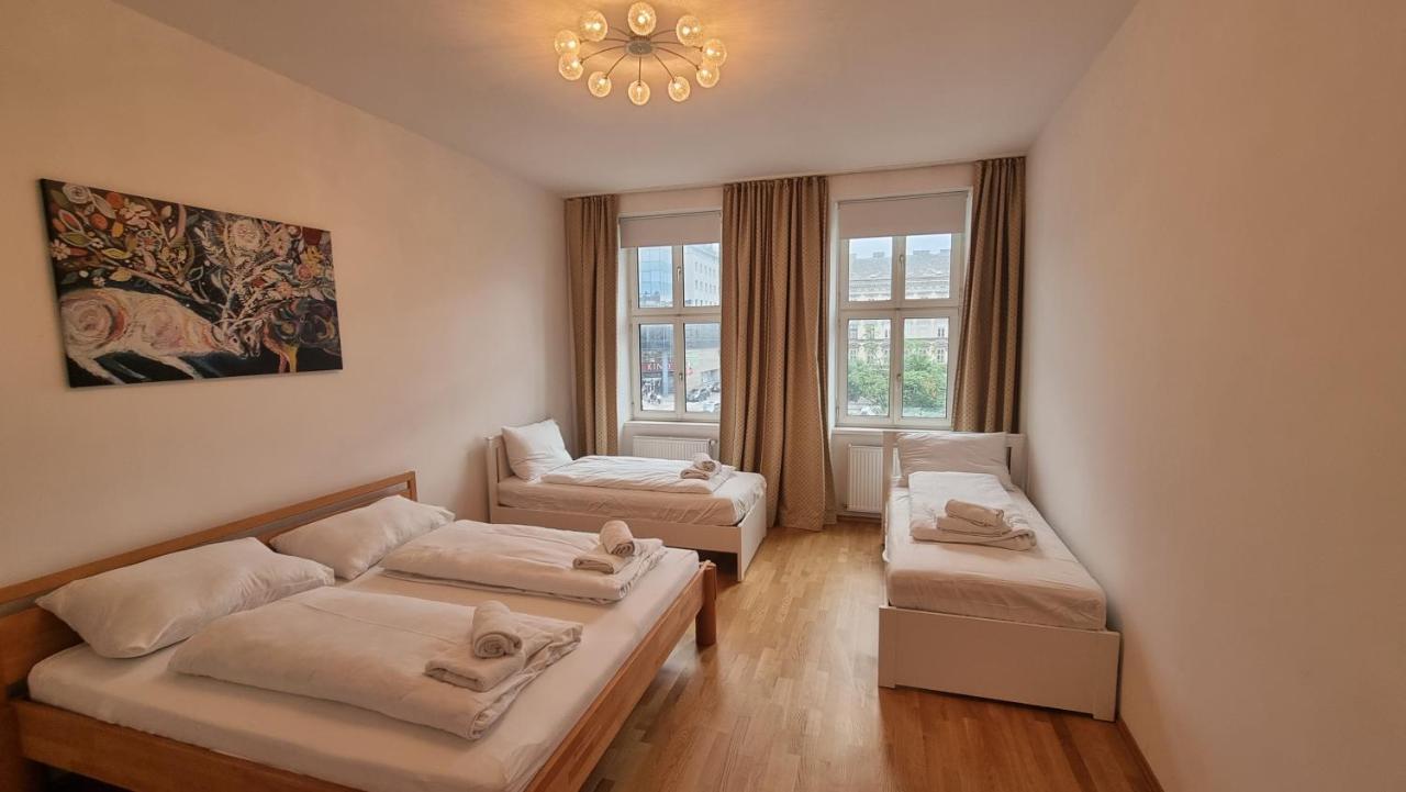 Sunny Apartment Next To Metro 1Br Виена Екстериор снимка