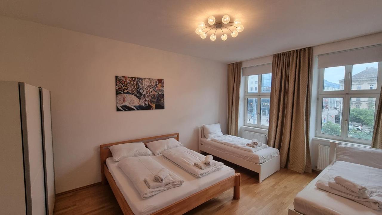 Sunny Apartment Next To Metro 1Br Виена Екстериор снимка